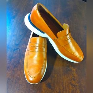 Wolf & Shepherd tan loafers sz13